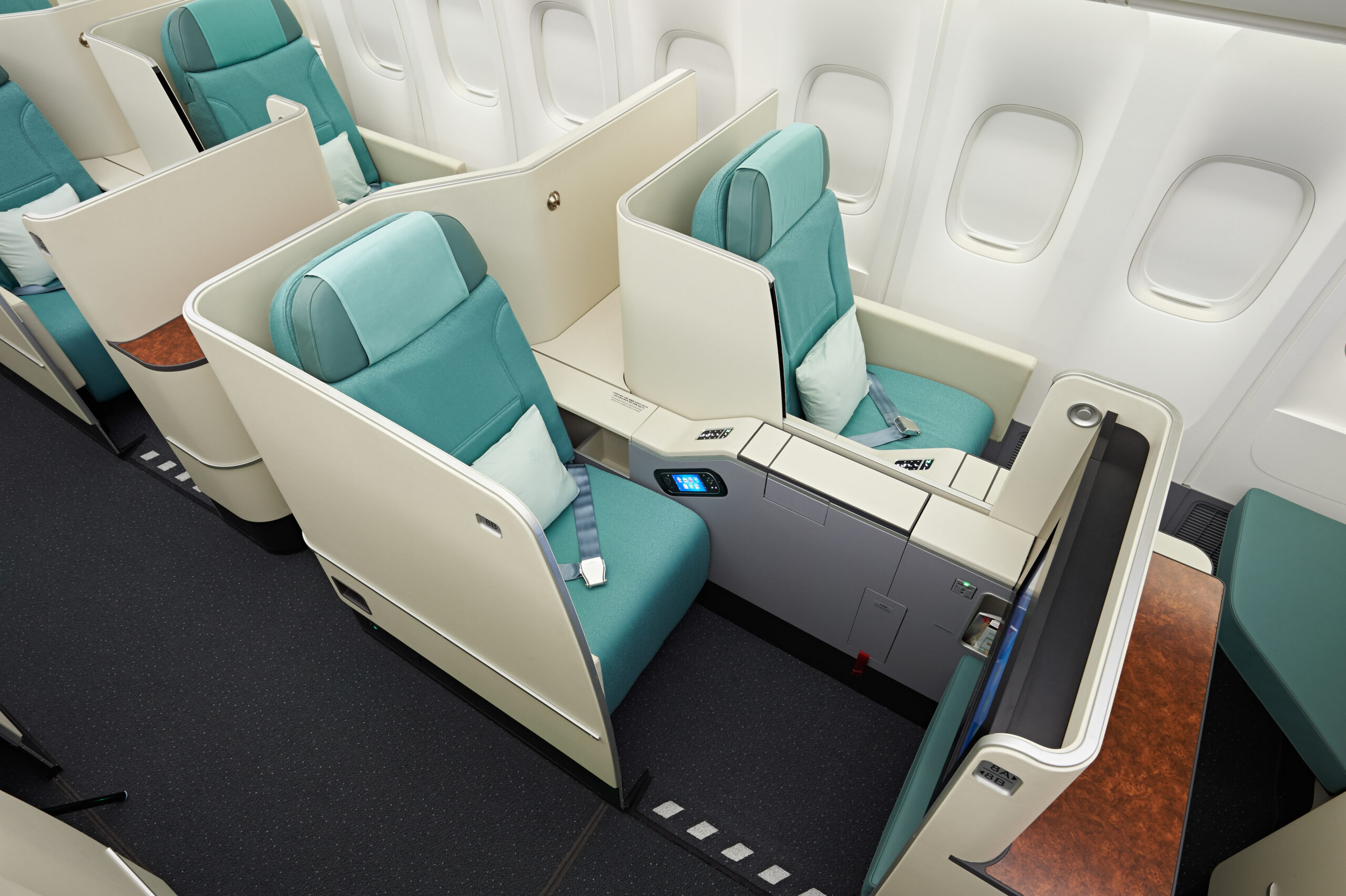 What Is It Like to Fly Korean Air's Boeing 747-8 in Prestige Business Class?